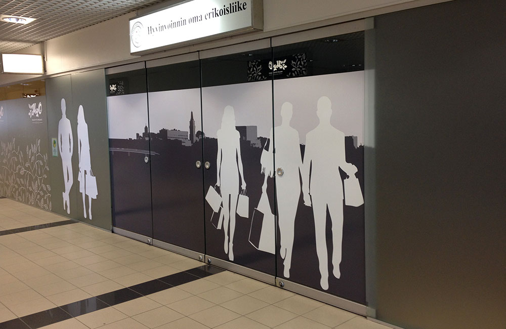 Kauppakeskuksen ikkunateippaus Kauppakeskuksen ikkunateippaus